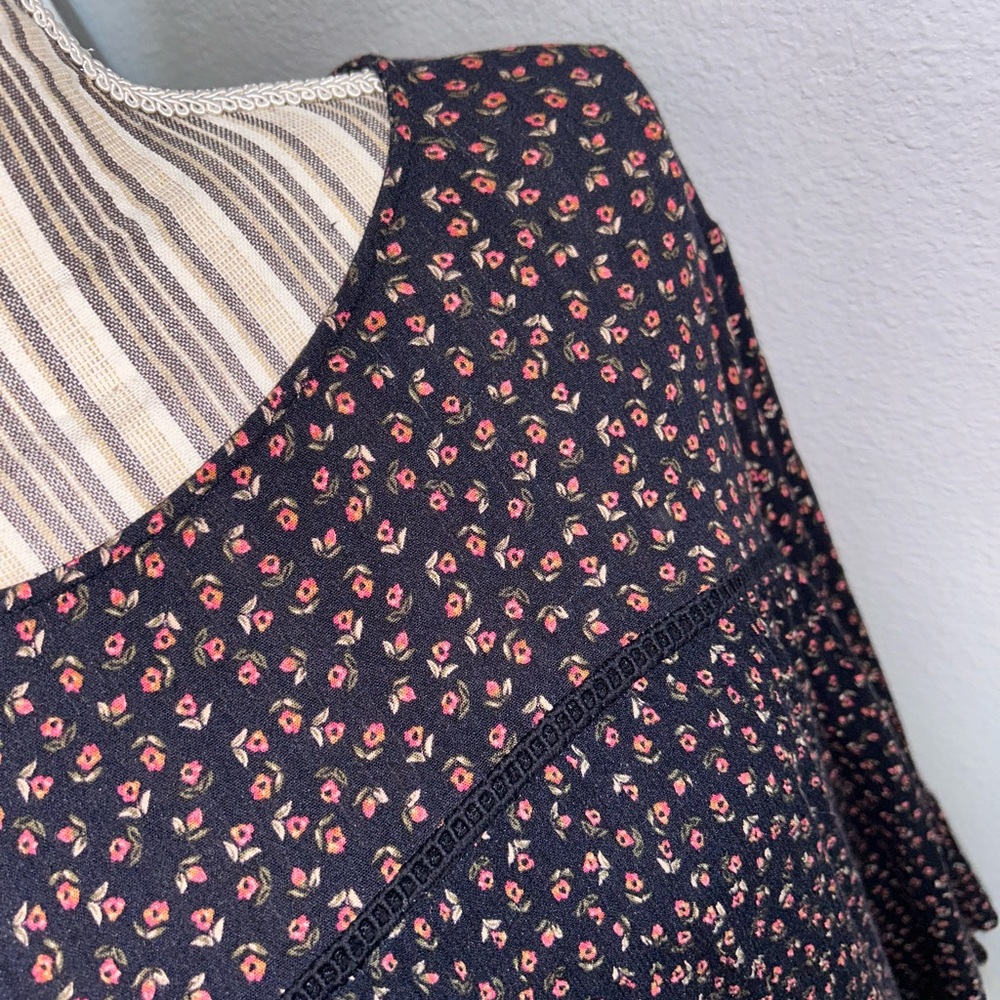 Eyeshadow Women’s Black Floral and Lace Blouse - Picture 3 of 8